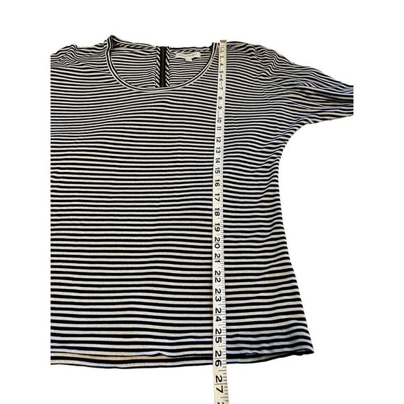 Banana Republic black and white striped scoop neck striped shirt - M - 🙂3/$15 - Picture 5 of 8